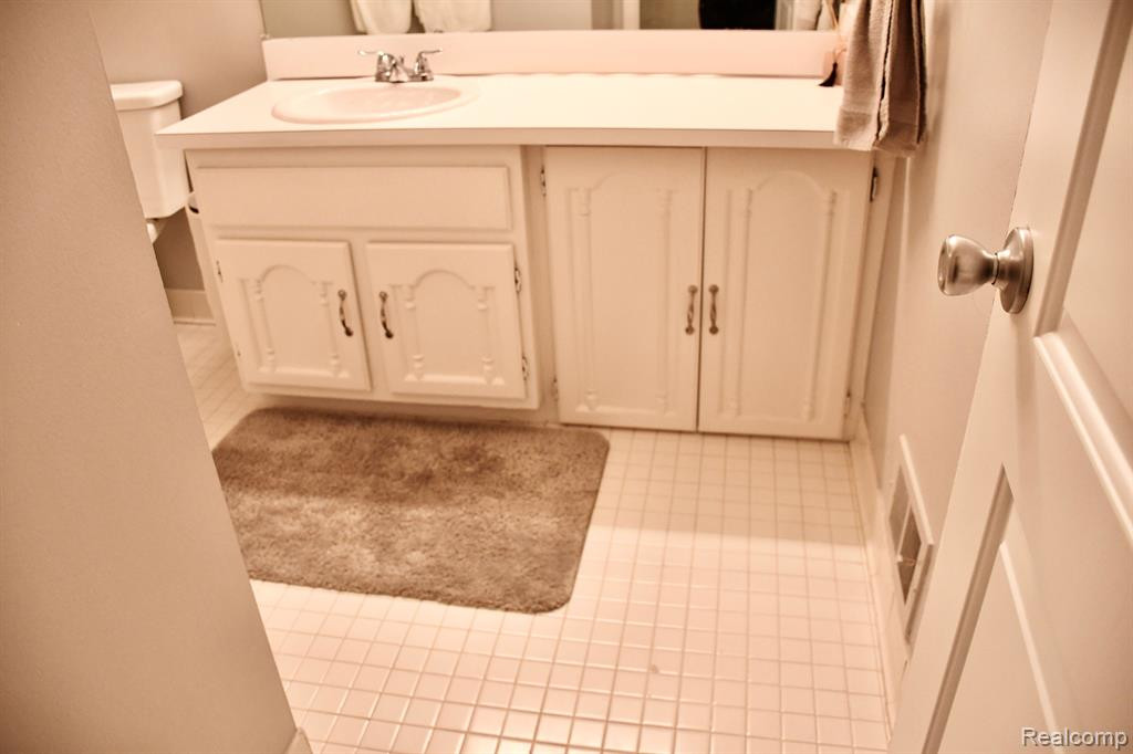 41578 BEDFORD Drive, Canton, MI 48187 — Photo 12