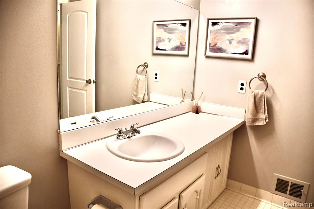 41578 BEDFORD Drive, Canton, MI 48187 — Photo 13