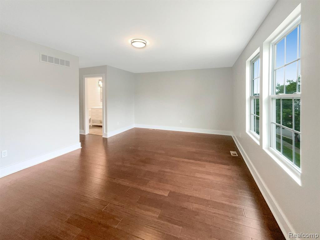8212 BAYBERRY, Dexter, MI 48130 — Photo 10