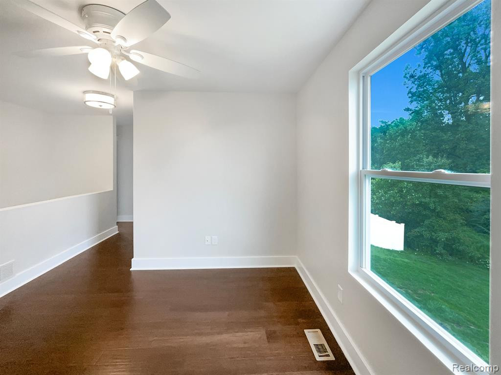 8212 BAYBERRY, Dexter, MI 48130 — Photo 18