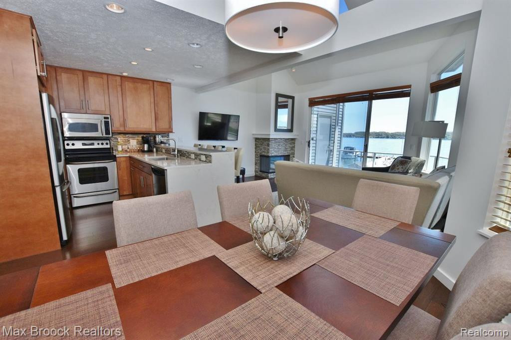 748 N YACHT CLUB Drive, 28, Suttons Bay, MI 49682 — Photo 9