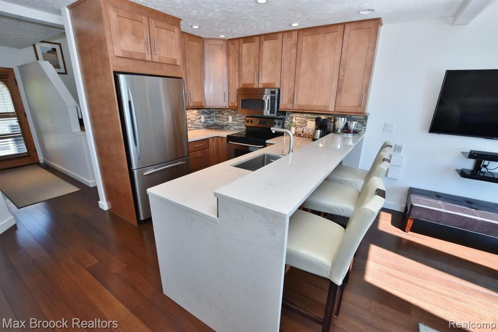 748 N YACHT CLUB Drive, 28, Suttons Bay, MI 49682 — Photo 17