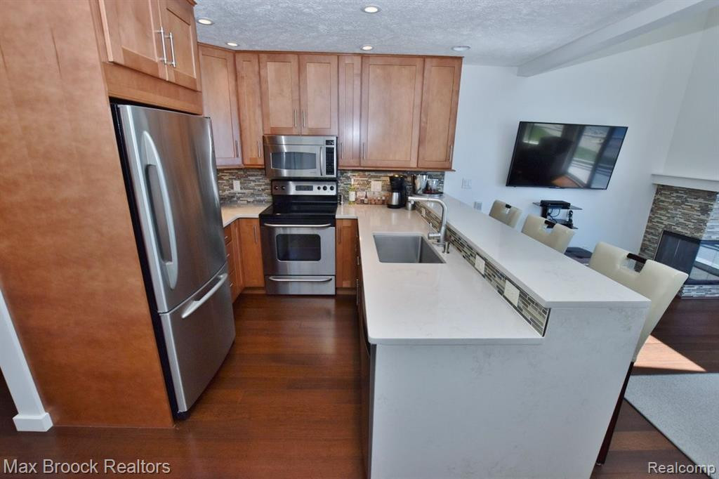 748 N YACHT CLUB Drive, 28, Suttons Bay, MI 49682 — Photo 18