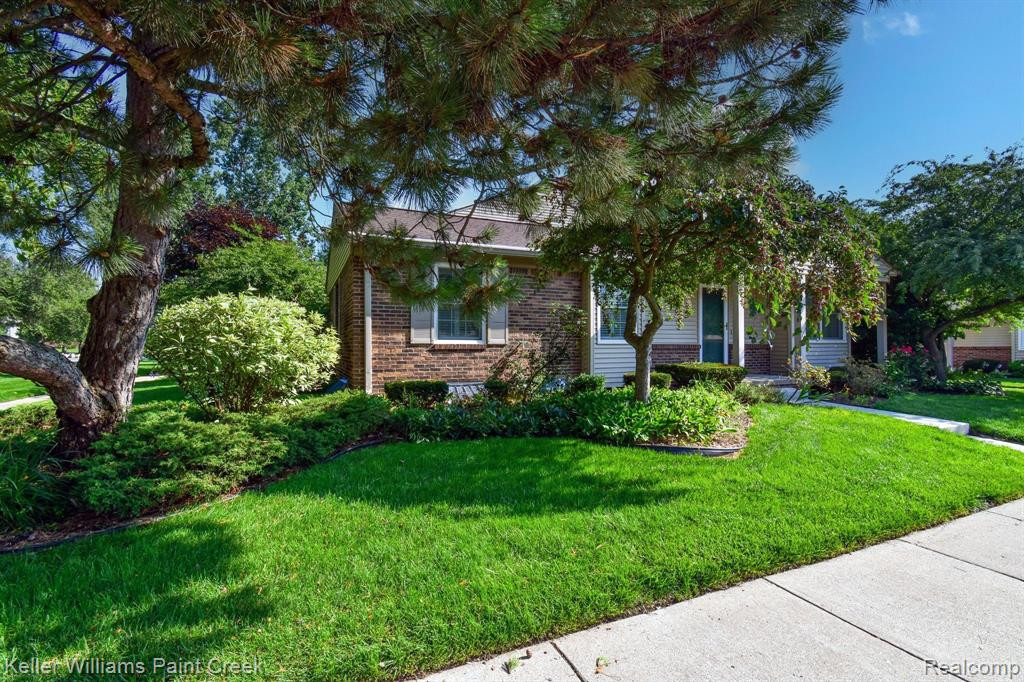 24236 BASHIAN Drive, Novi, MI — Photo 2