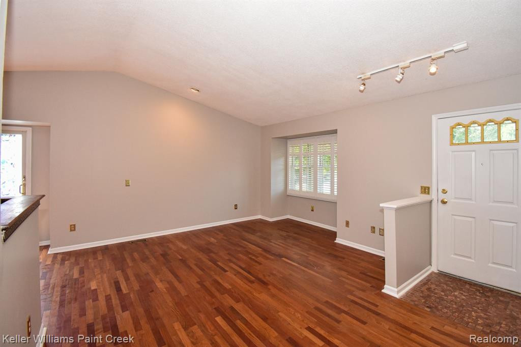 24236 BASHIAN Drive, Novi, MI — Photo 8