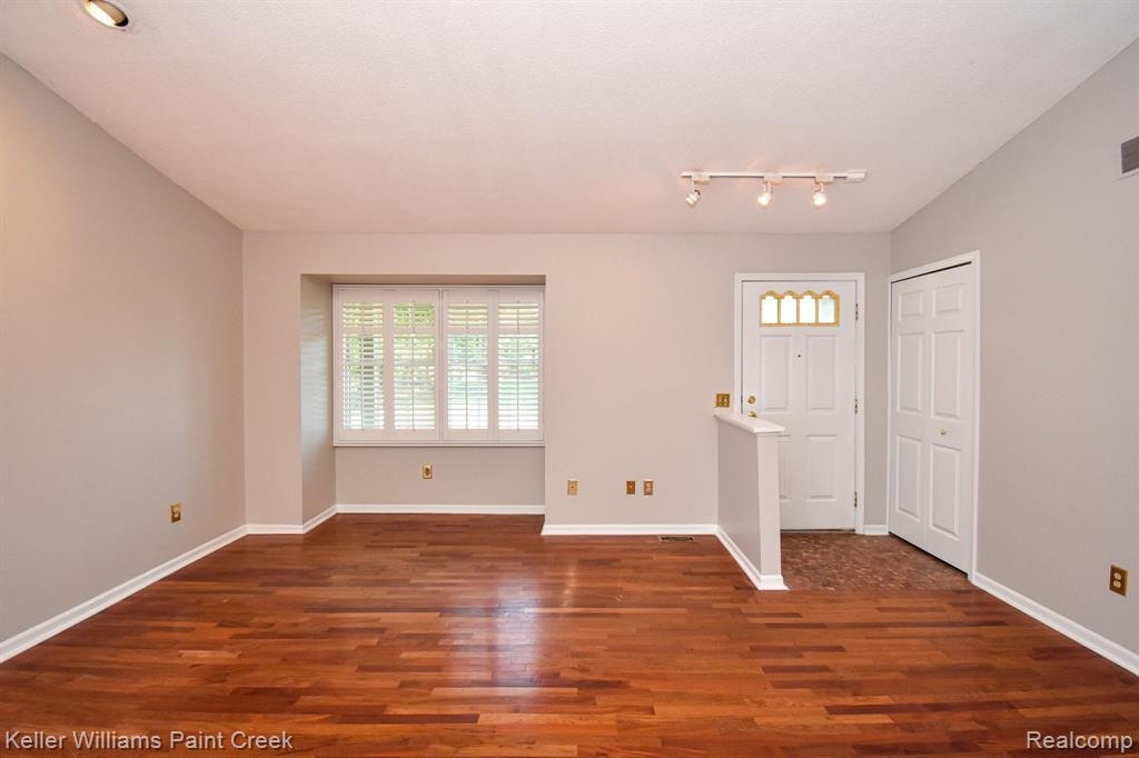 24236 BASHIAN Drive, Novi, MI — Photo 9