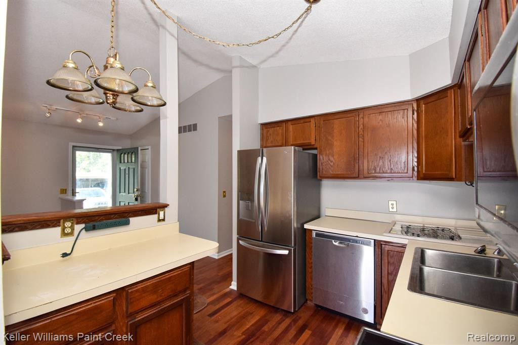 24236 BASHIAN Drive, Novi, MI — Photo 13
