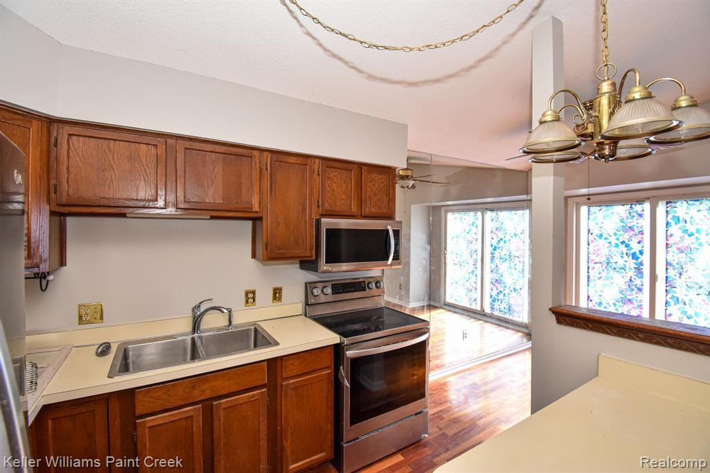 24236 BASHIAN Drive, Novi, MI — Photo 15