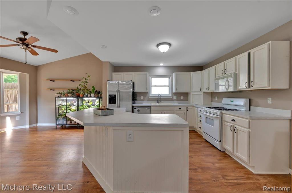 30 JAMESTOWN Drive, Metamora, MI 48455 — Photo 8