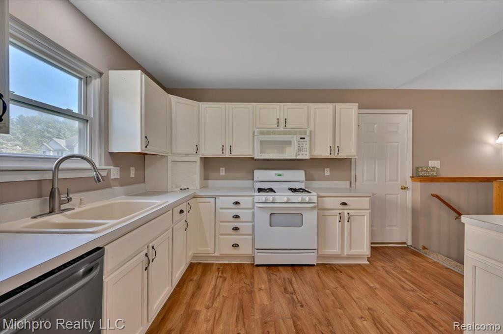 30 JAMESTOWN Drive, Metamora, MI 48455 — Photo 10