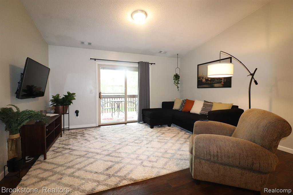 9786 SAWGRASS Court, Belleville, MI 48111 — Photo 3