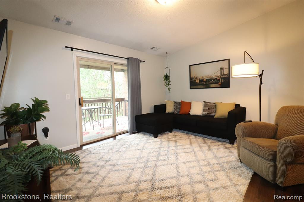 9786 SAWGRASS Court, Belleville, MI 48111 — Photo 4