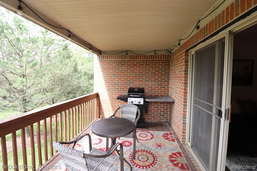 9786 SAWGRASS Court, Belleville, MI 48111 — Photo 6