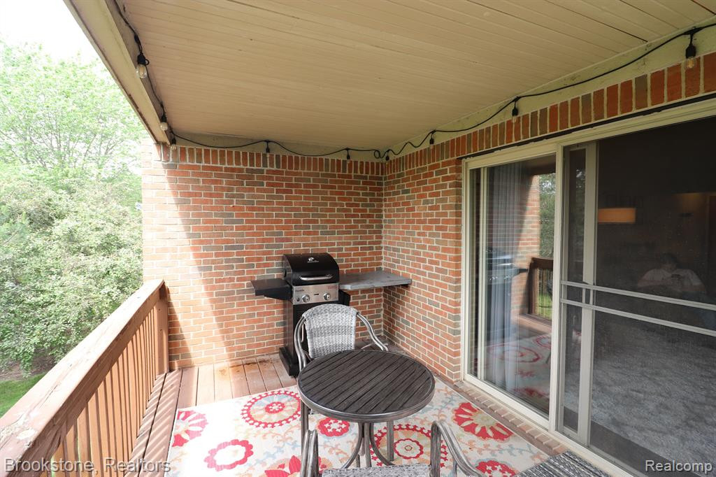 9786 SAWGRASS Court, Belleville, MI 48111 — Photo 7