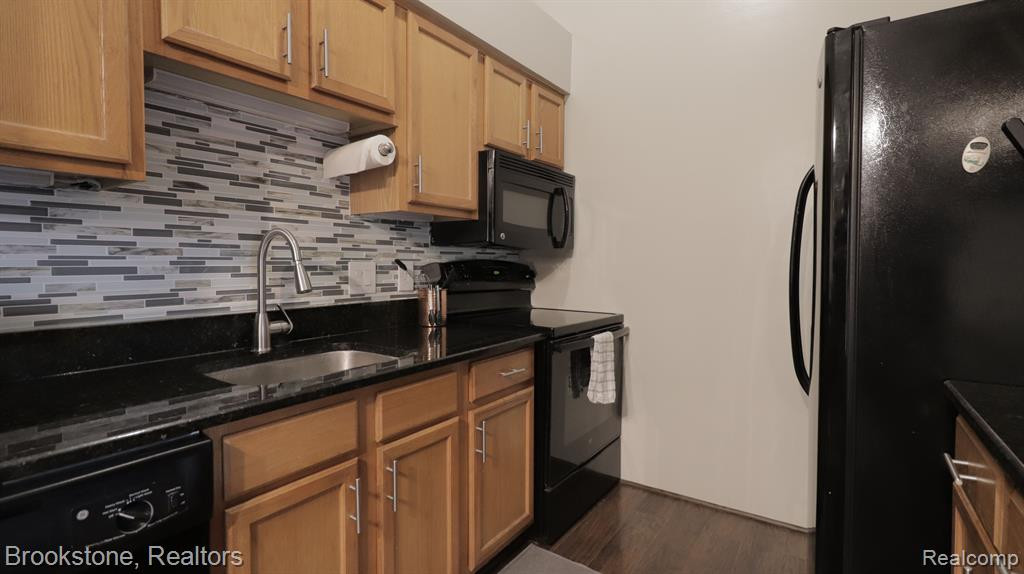9786 SAWGRASS Court, Belleville, MI 48111 — Photo 9