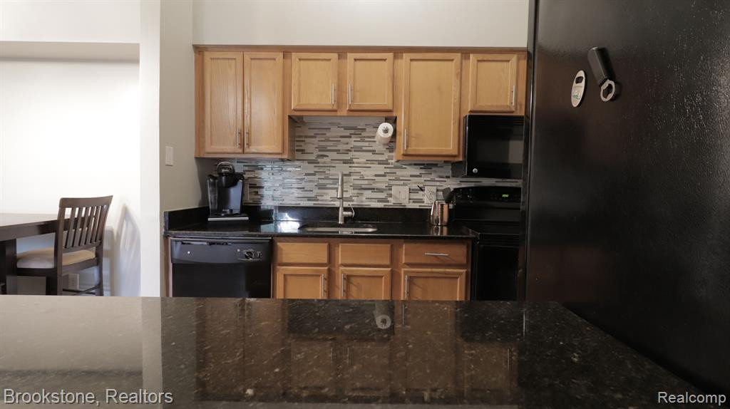 9786 SAWGRASS Court, Belleville, MI 48111 — Photo 11