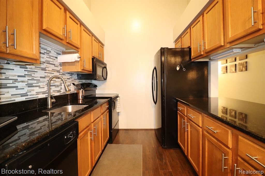 9786 SAWGRASS Court, Belleville, MI 48111 — Photo 12