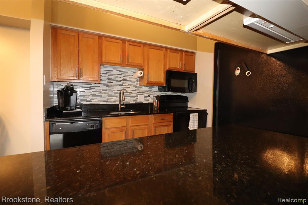 9786 SAWGRASS Court, Belleville, MI 48111 — Photo 13