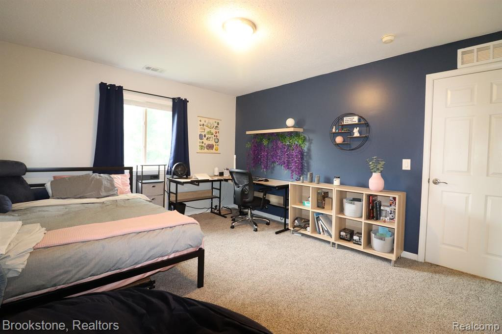 9786 SAWGRASS Court, Belleville, MI 48111 — Photo 17