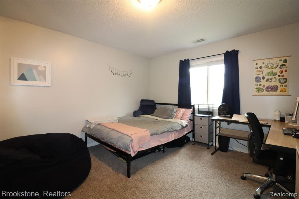 9786 SAWGRASS Court, Belleville, MI 48111 — Photo 18