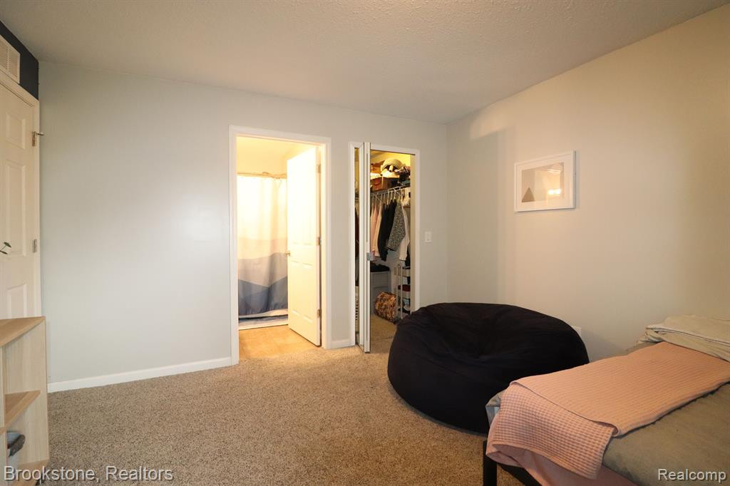 9786 SAWGRASS Court, Belleville, MI 48111 — Photo 21