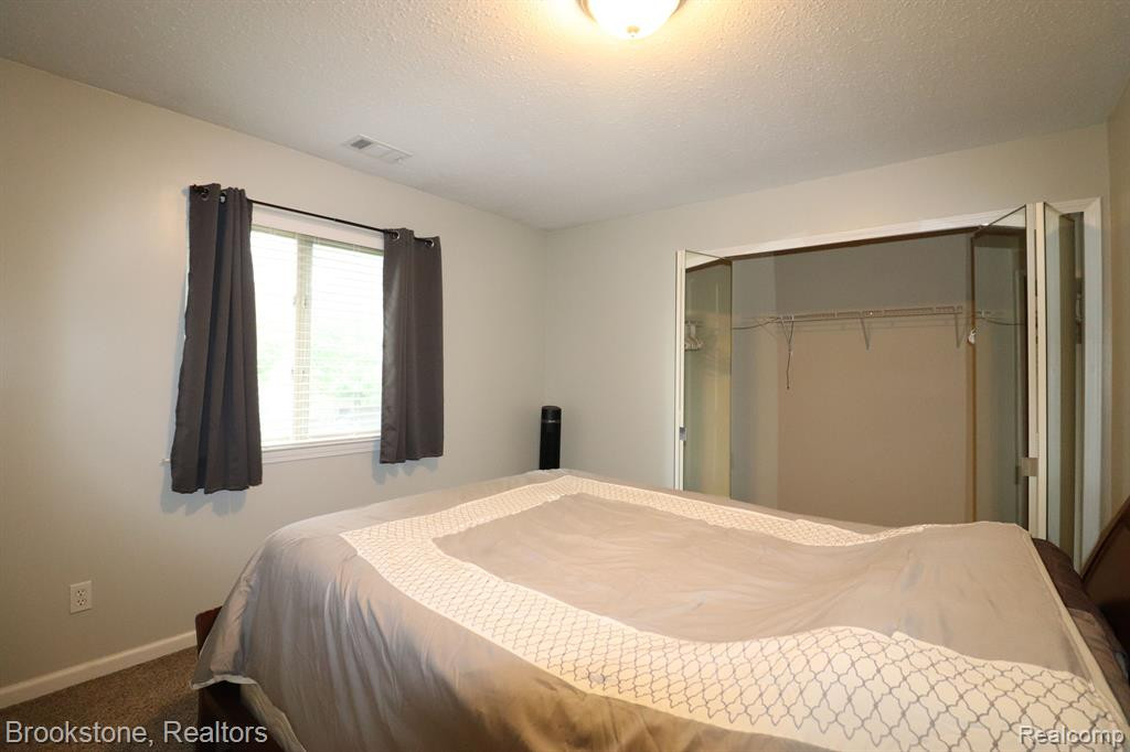 9786 SAWGRASS Court, Belleville, MI 48111 — Photo 25