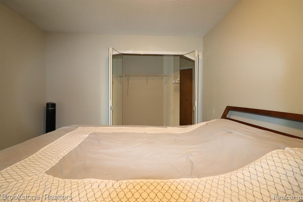 9786 SAWGRASS Court, Belleville, MI 48111 — Photo 26