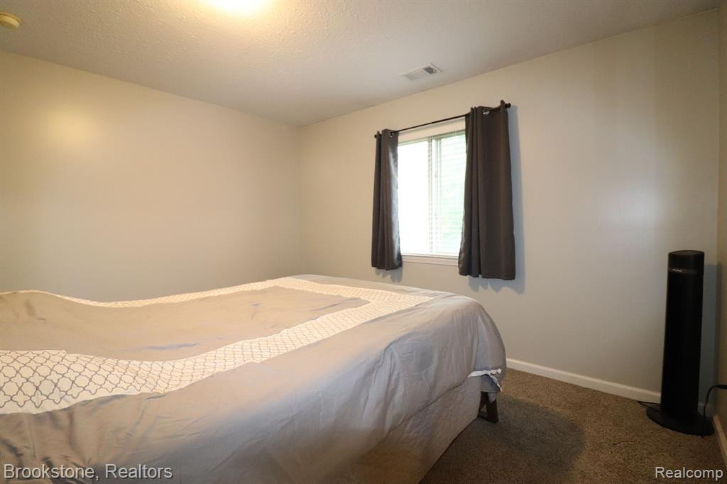 9786 SAWGRASS Court, Belleville, MI 48111 — Photo 27
