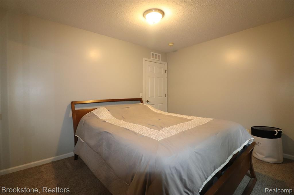 9786 SAWGRASS Court, Belleville, MI 48111 — Photo 28