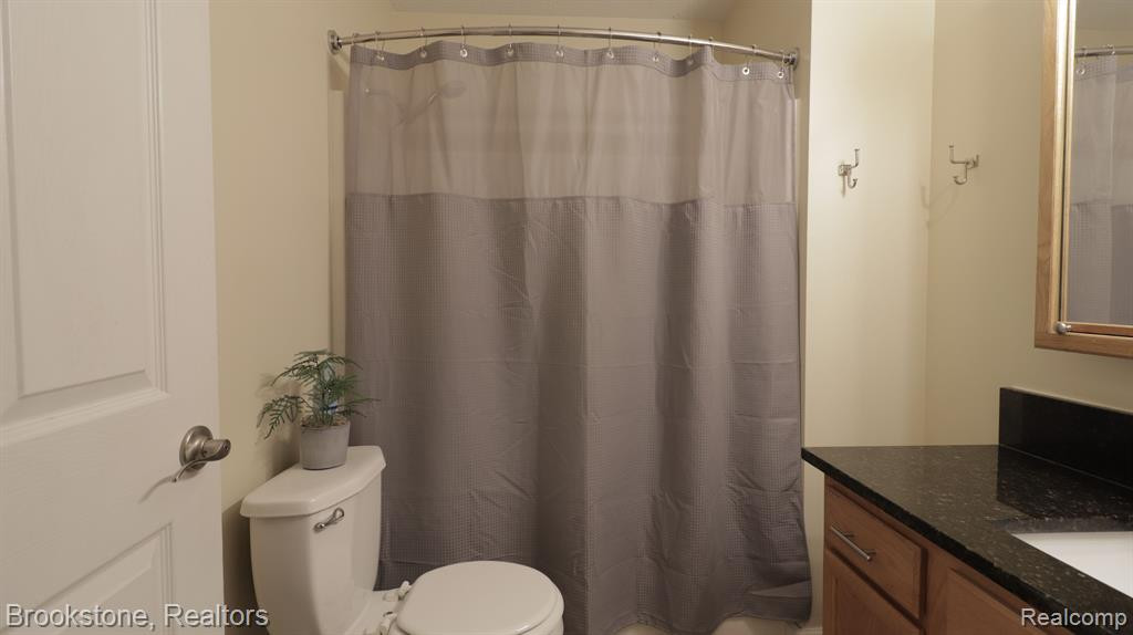 9786 SAWGRASS Court, Belleville, MI 48111 — Photo 32