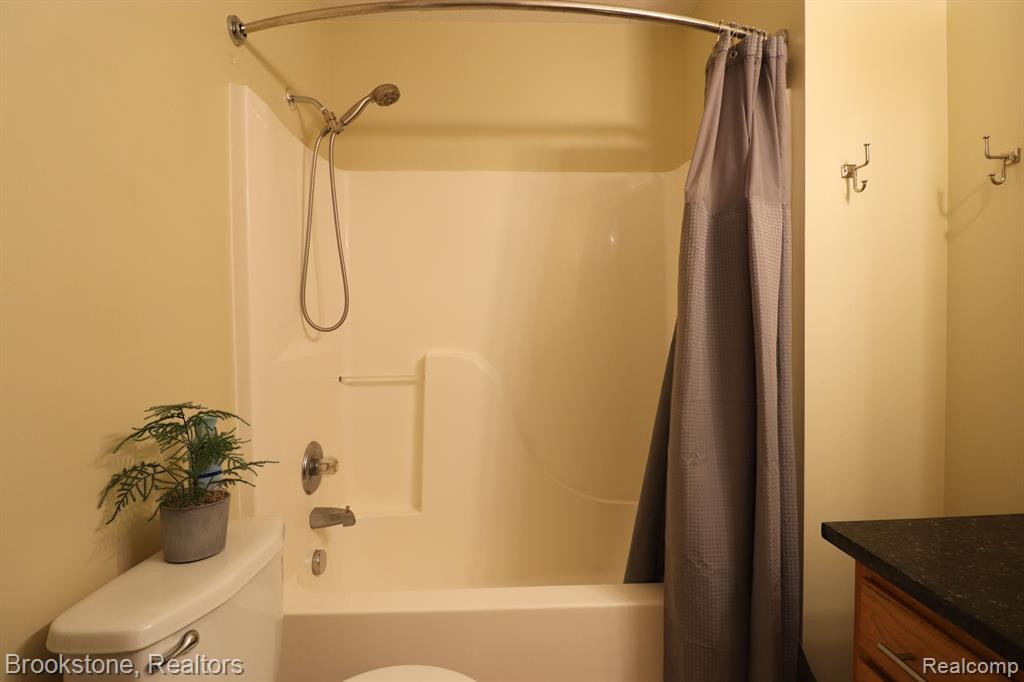 9786 SAWGRASS Court, Belleville, MI 48111 — Photo 33