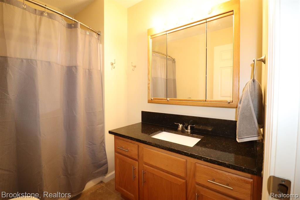 9786 SAWGRASS Court, Belleville, MI 48111 — Photo 34