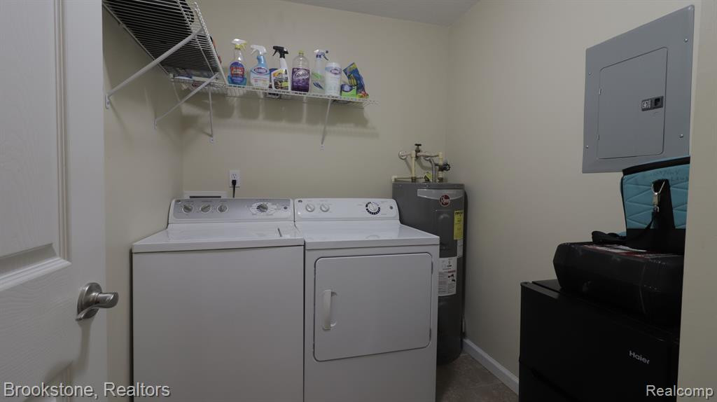 9786 SAWGRASS Court, Belleville, MI 48111 — Photo 35