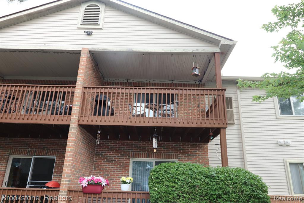 9786 SAWGRASS Court, Belleville, MI 48111 — Photo 37