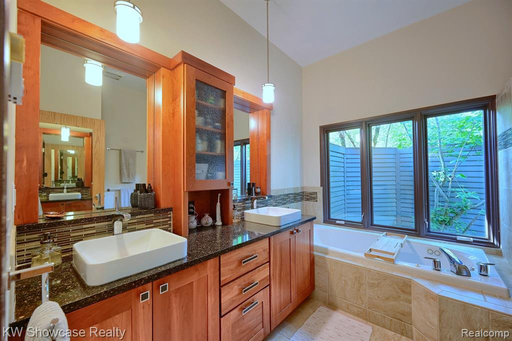 5128 PHEASANT Trail, Ann Arbor, MI 48105 — Photo 24
