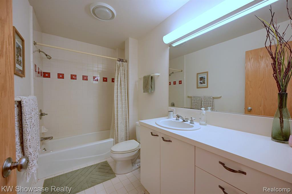 5128 PHEASANT Trail, Ann Arbor, MI 48105 — Photo 32