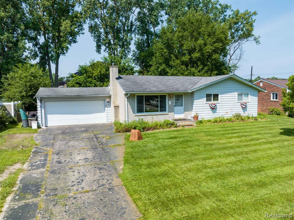 2399 ETHEL Drive, Wolverine Lake, MI 48390 — Photo 2