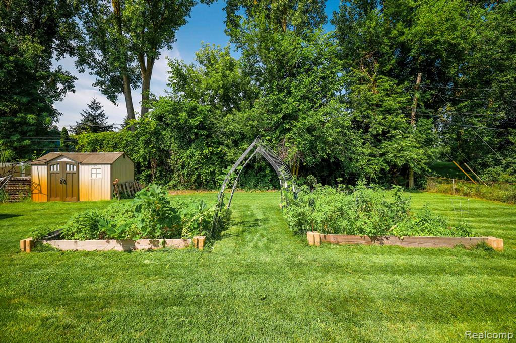 2399 ETHEL Drive, Wolverine Lake, MI 48390 — Photo 23