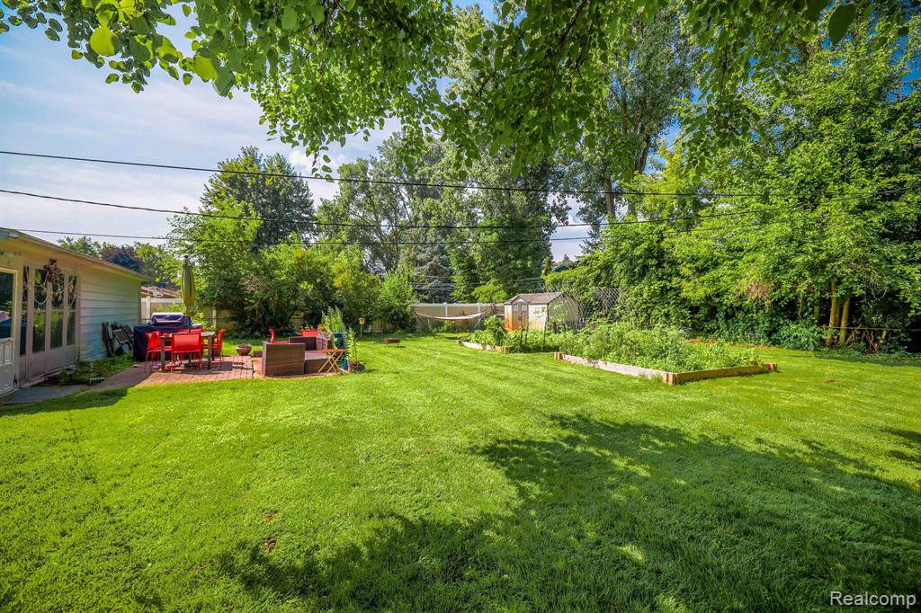 2399 ETHEL Drive, Wolverine Lake, MI 48390 — Photo 24