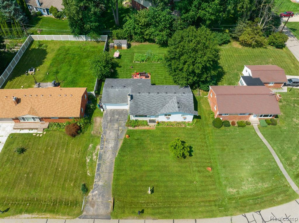 2399 ETHEL Drive, Wolverine Lake, MI 48390 — Photo 27