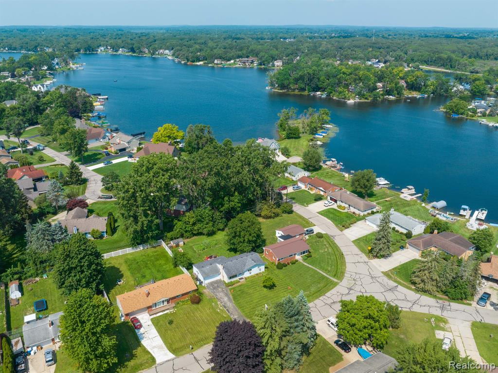 2399 ETHEL Drive, Wolverine Lake, MI 48390 — Photo 30