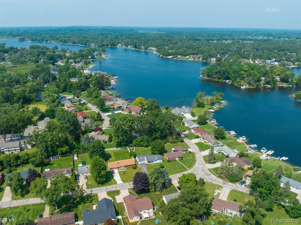 2399 ETHEL Drive, Wolverine Lake, MI 48390 — Photo 31
