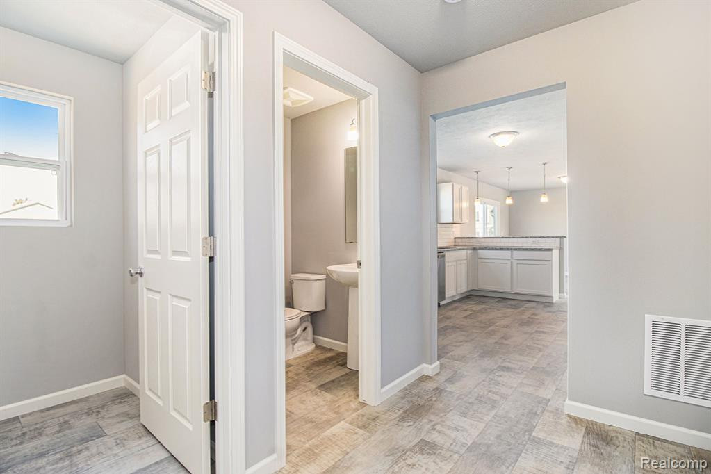 3055 IVY WOOD Circle, Howell, MI 48855 — Photo 2