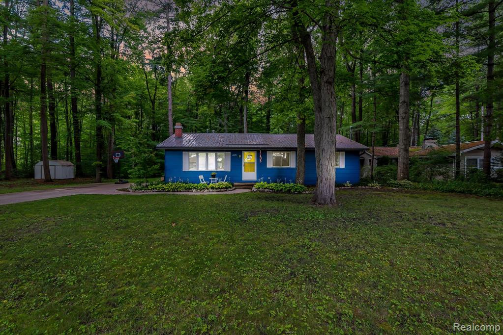 2671 N PETERSON Drive, Sanford, MI 48657 — front exterior