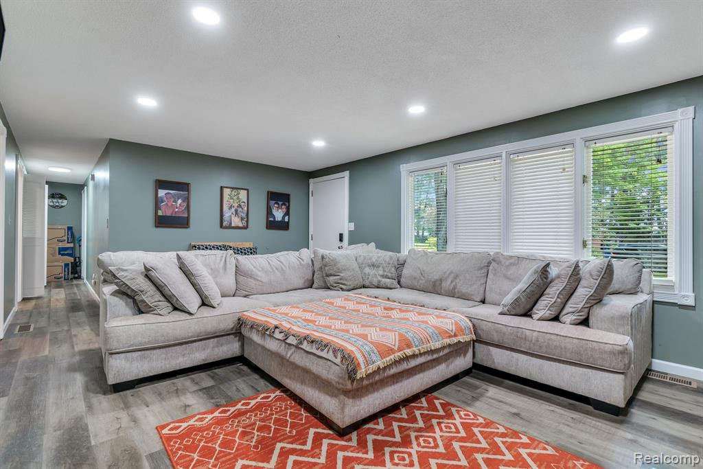 2671 N PETERSON Drive, Sanford, MI 48657 — Photo 5