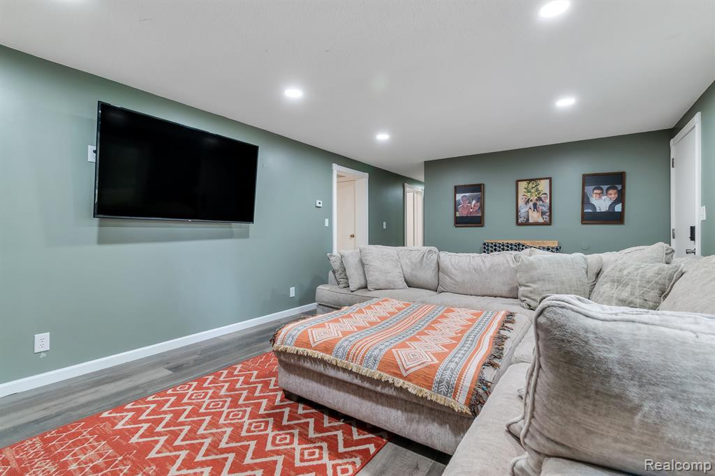 2671 N PETERSON Drive, Sanford, MI 48657 — Photo 6