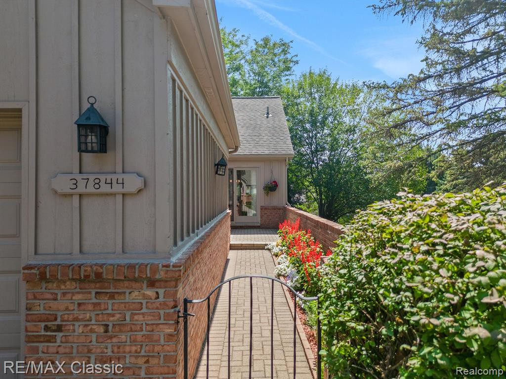37844 AMBER Drive, Farmington Hills, MI 48331 — Photo 4