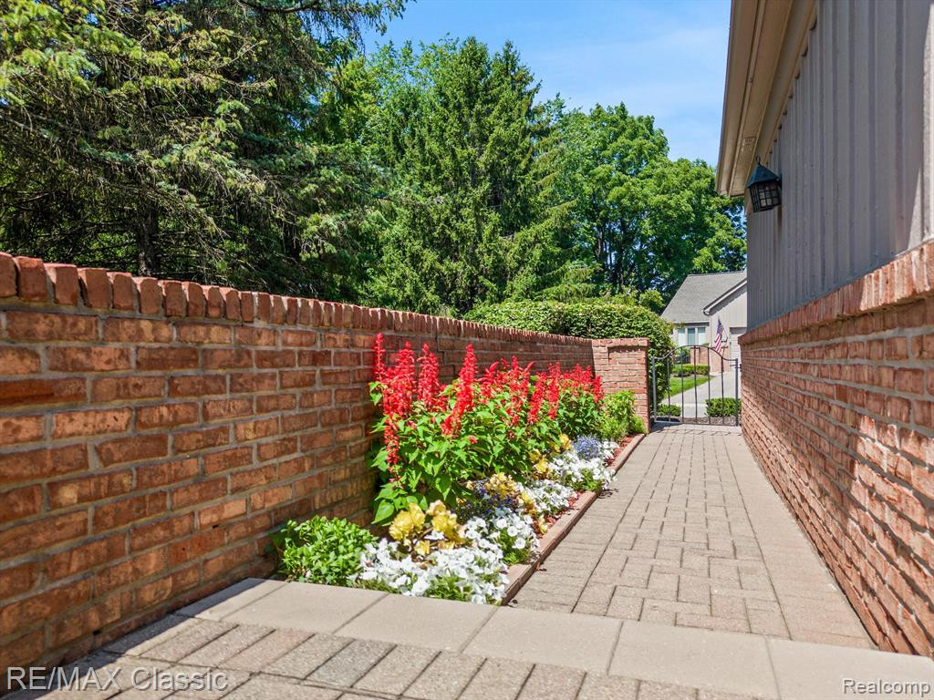 37844 AMBER Drive, Farmington Hills, MI 48331 — Photo 5