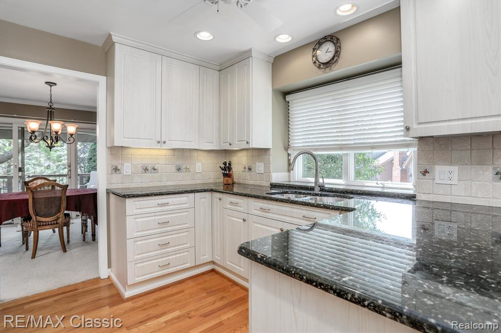 37844 AMBER Drive, Farmington Hills, MI 48331 — Photo 15