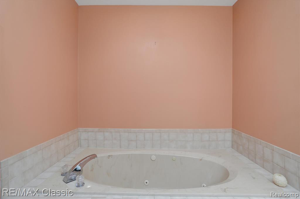 37844 AMBER Drive, Farmington Hills, MI 48331 — Photo 21